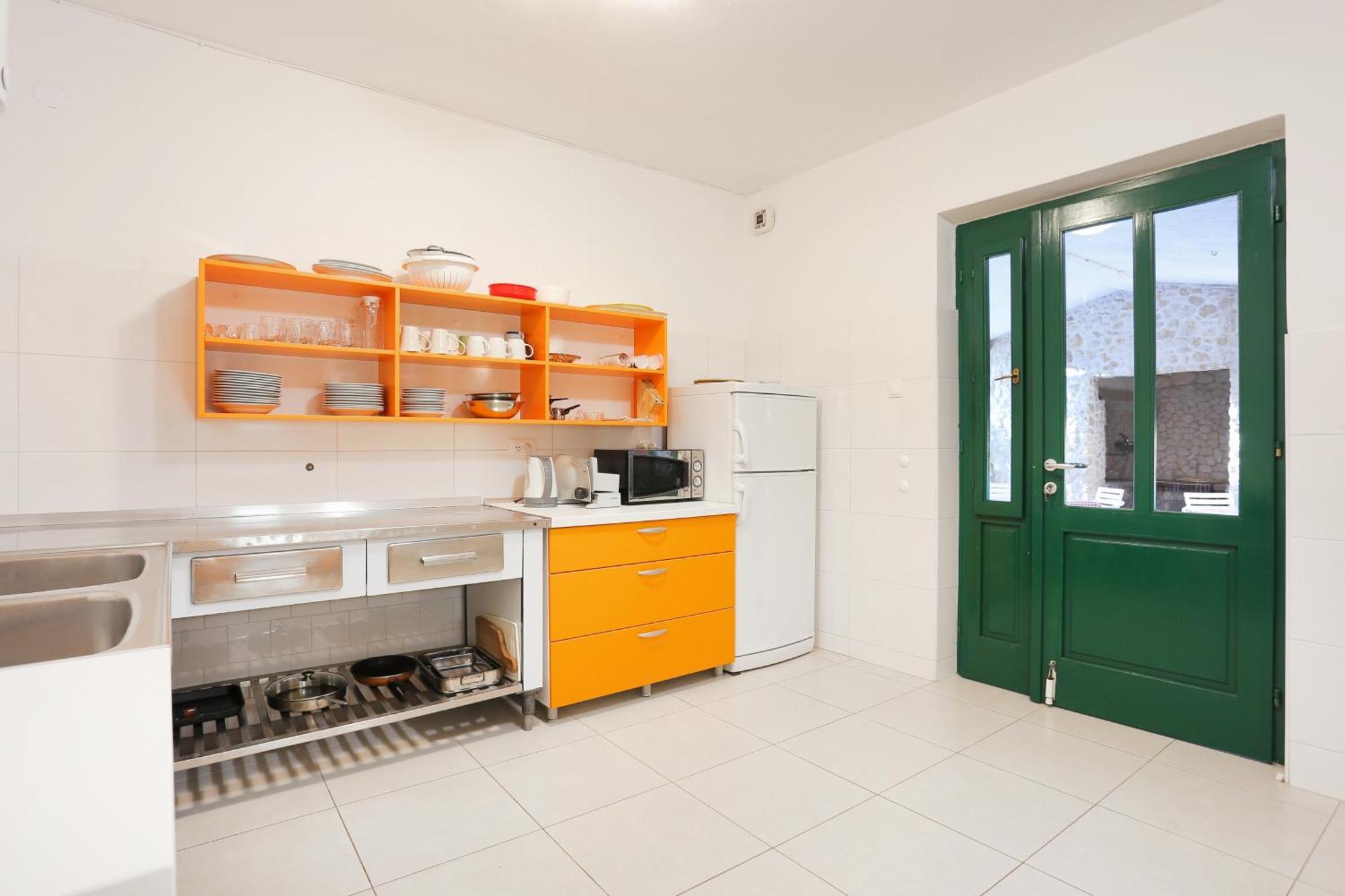 Apartments By The Sea Igrane, Makarska - 6653 Bilik gambar