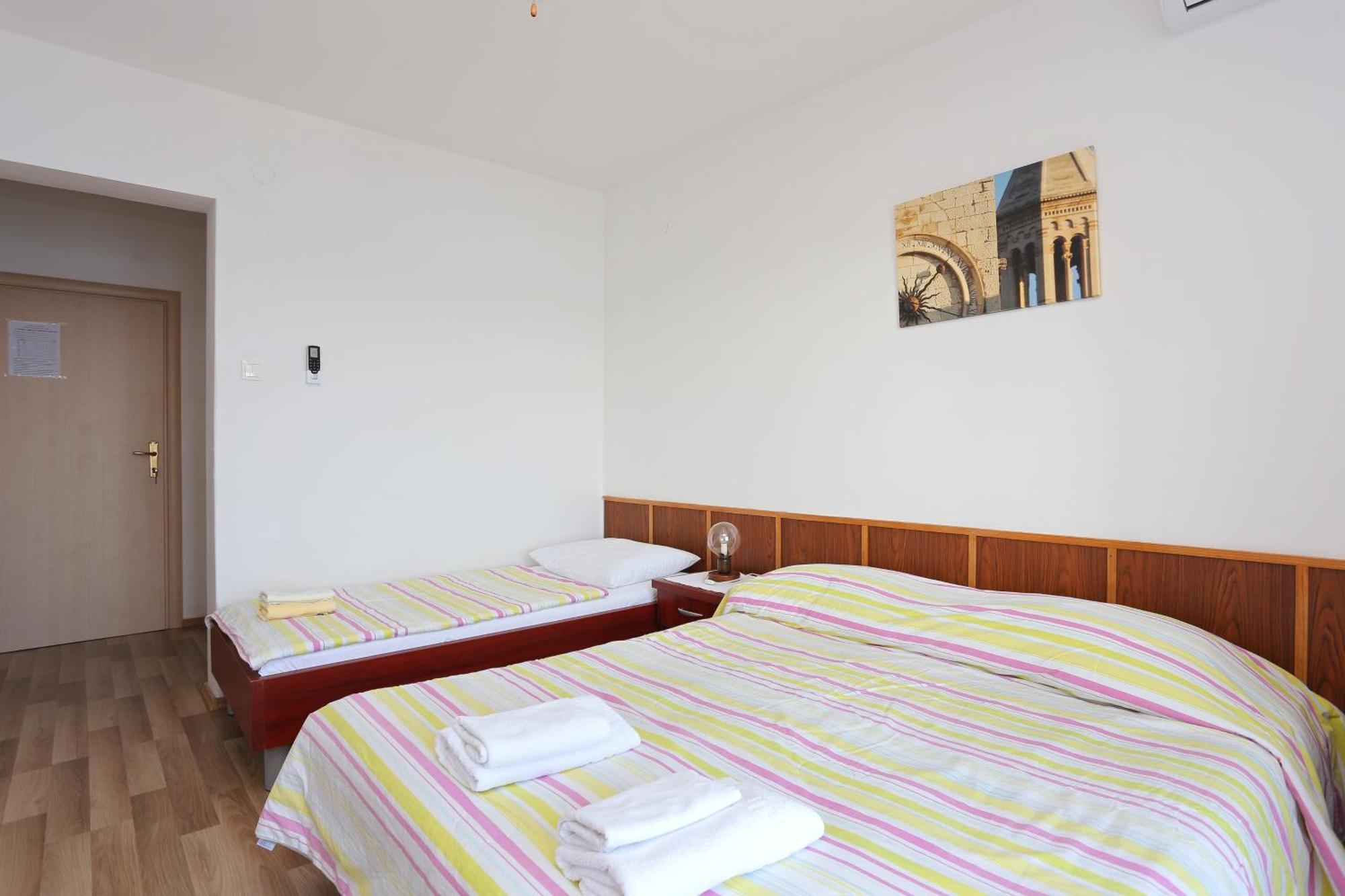 Apartments By The Sea Igrane, Makarska - 6653 Bilik gambar